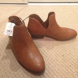 Cognac Brown booties NWT